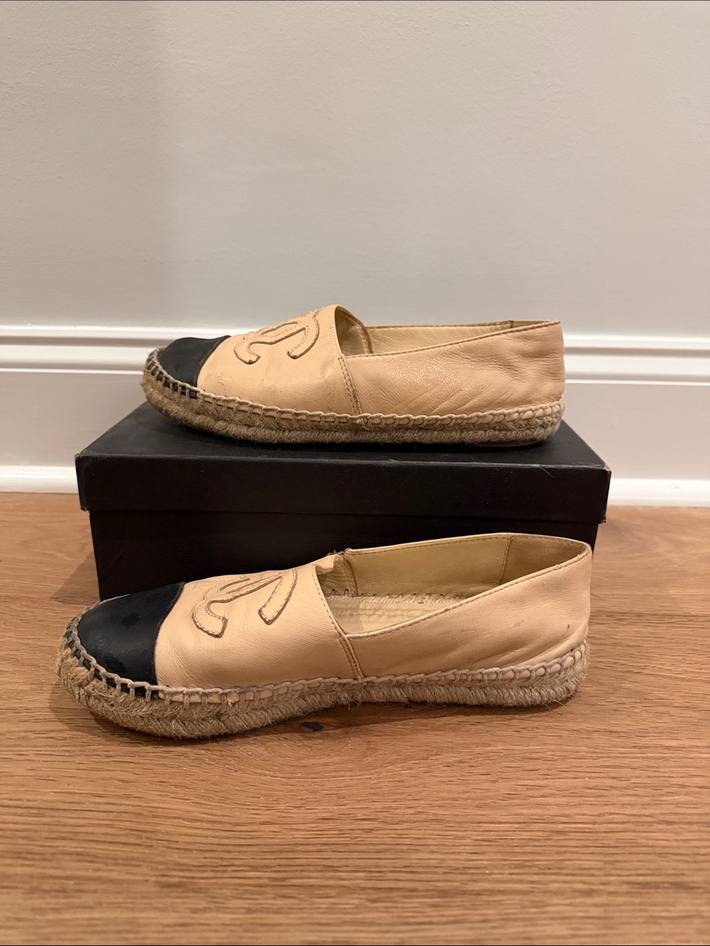 CHANEL Beige and Black Leather Espadrille Flats with Logo - Picture 3 of 8